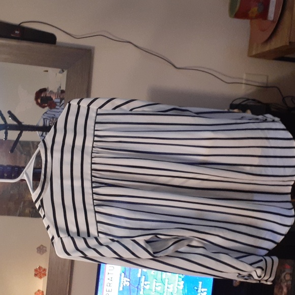 Top - Picture 2 of 3